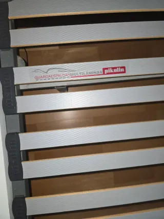 Colchón y estructura de somier con cabezal