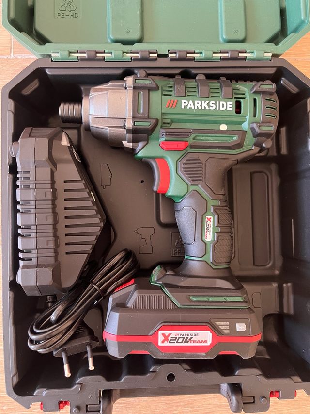 Parafusadeira de impacto recarregável