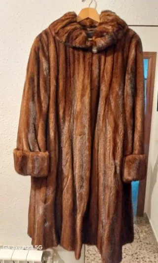 Abrigo de piel marrón