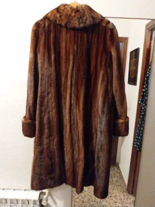 Abrigo de piel marrón