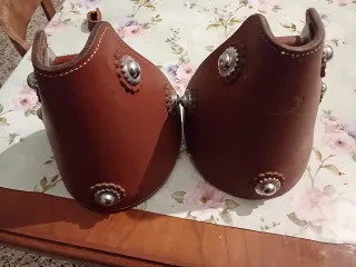 Estribos de cuero cerrados