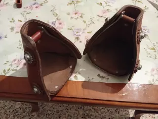 Estribos de cuero cerrados