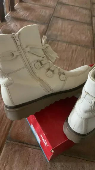 Botas Cuero  Talla 41/42 Blancas