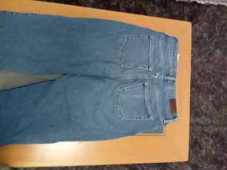 Pantalón vaquero Hollister azul roto