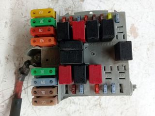 CAJA RELES / FUSIBLES LANCIA YPSILON (101)