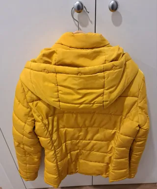 Anorak mostaza con capucha