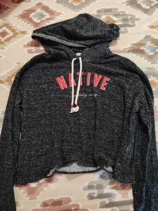 Sudadera Bershka corta capucha