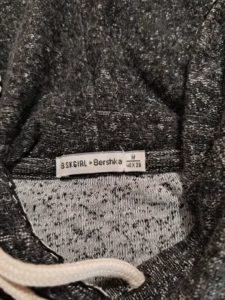 Sudadera Bershka corta capucha