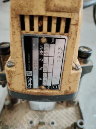 Fresadora embisagradora Casals FC14