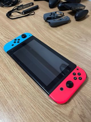 Nintendo Switch con mando y accesorios