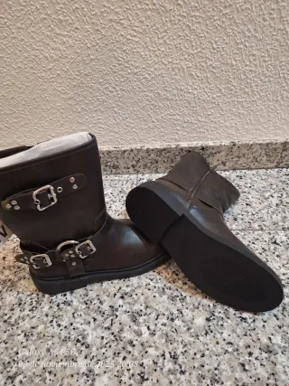 Botas Zara Marrones con Hebillas