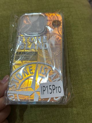 Funda iPhone 15 Pro Stone Island Holográfica