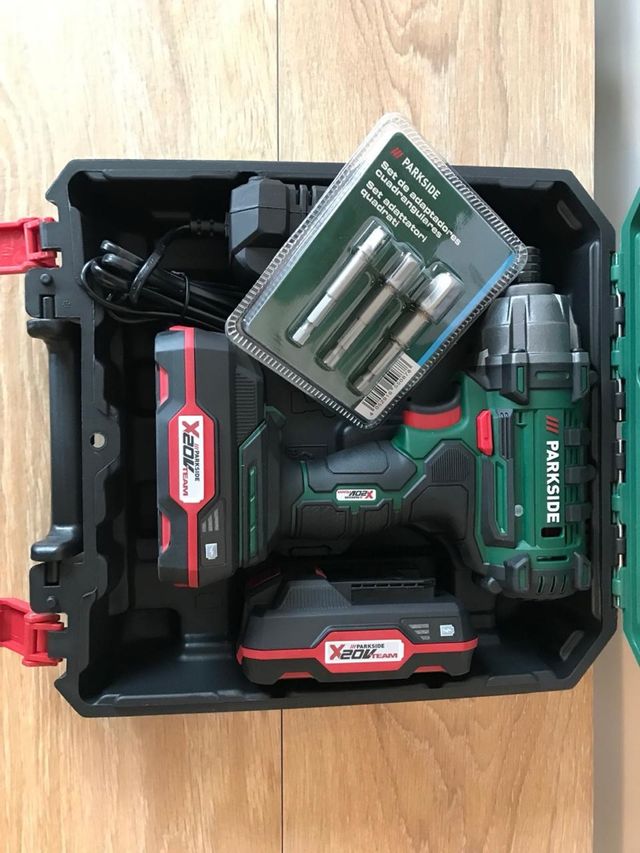 Parafusadeira de impacto com 2 baterias