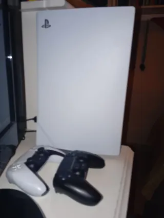 Ps5 con 2 mandos y FC 25