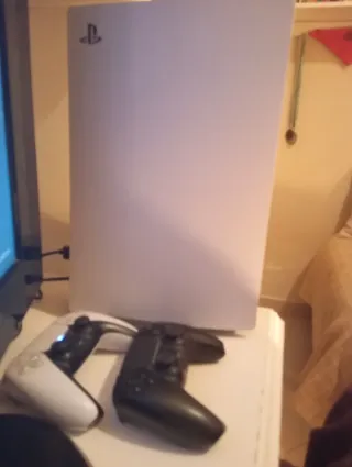 Ps5 con 2 mandos y FC 25