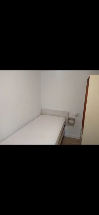 Se alquila habitación en piso compartido