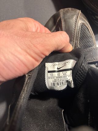 Zapatillas Nike Clavos Negras y Plateadas