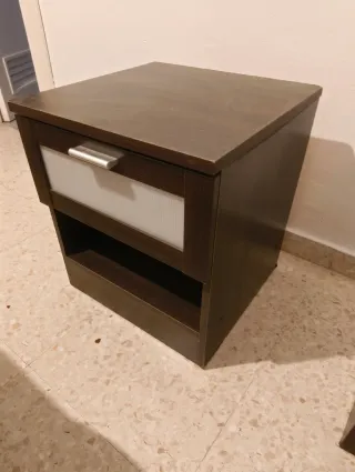 Set di 2 Comodini in Legno e Vetro