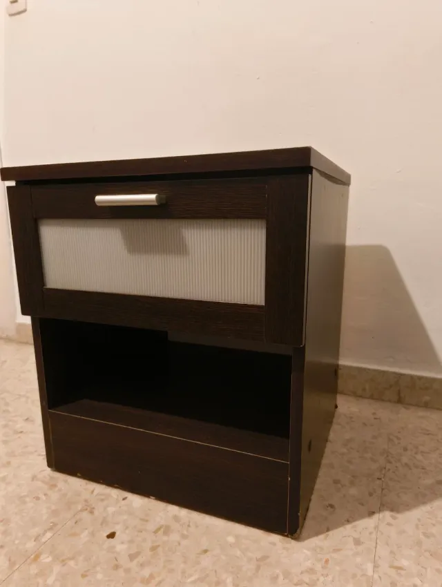 Set di 2 Comodini in Legno e Vetro