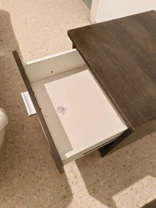 Set di 2 Comodini in Legno e Vetro