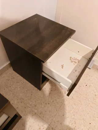 Set di 2 Comodini in Legno e Vetro