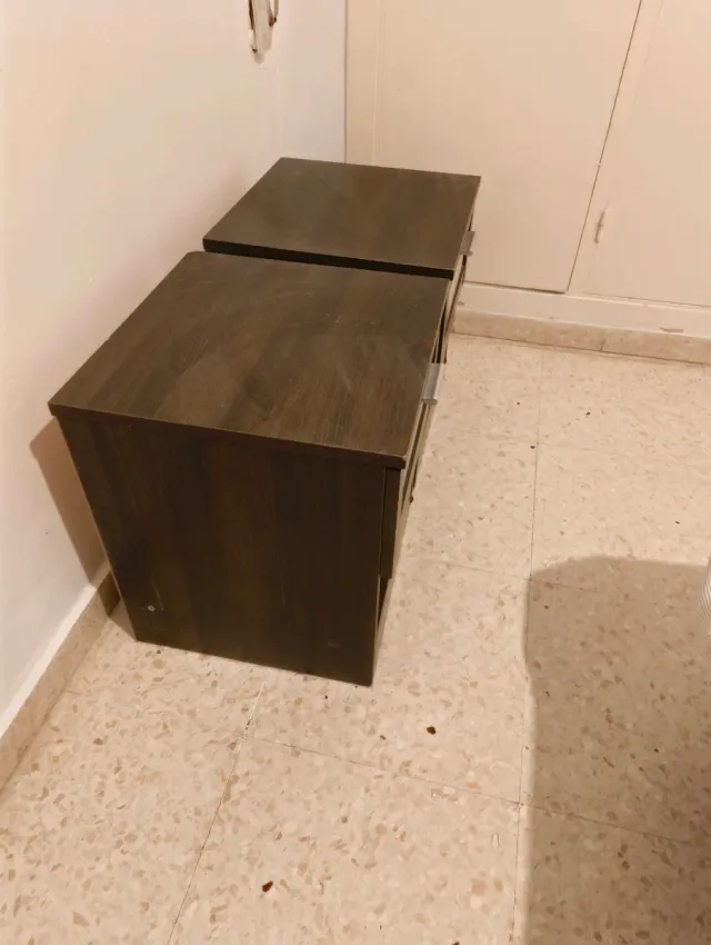 Set di 2 Comodini in Legno e Vetro
