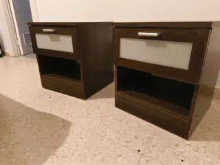 Set di 2 Comodini in Legno e Vetro