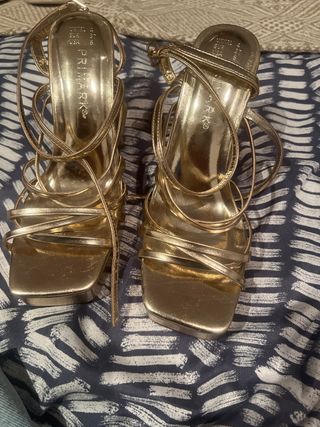 Tacones dorados plataforma Primark