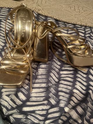 Tacones dorados plataforma Primark