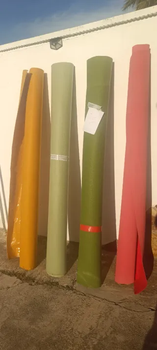 Rollo moqueta verde a 50 euros 9.30x 2m