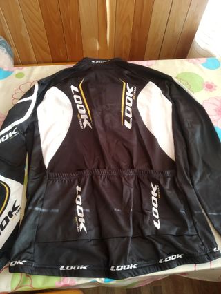 Se vende ropa de ciclismo sin usar talla xl