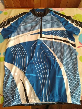 Se vende ropa de ciclismo sin usar talla xl