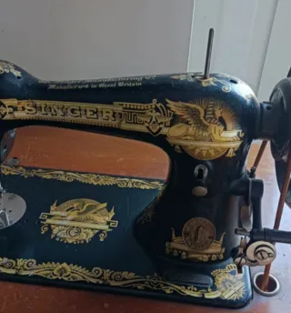 Máquina de coser antigua SINGER
