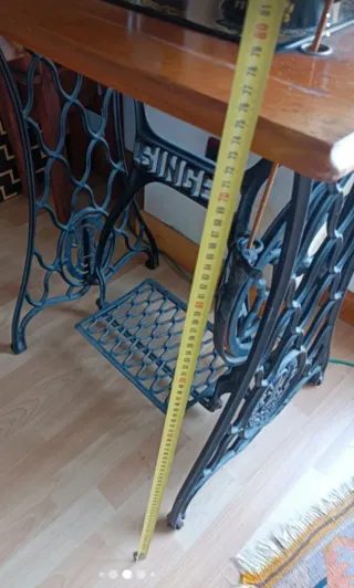 Máquina de coser antigua SINGER