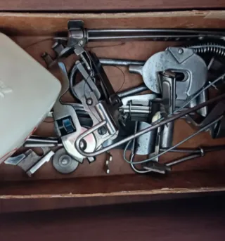 Máquina de coser antigua SINGER