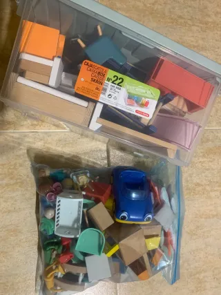 Casita de madera para muñecas/ y los complementos