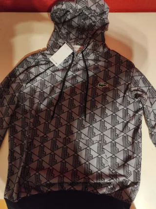 Sudadera Lacoste con estampado geométrico