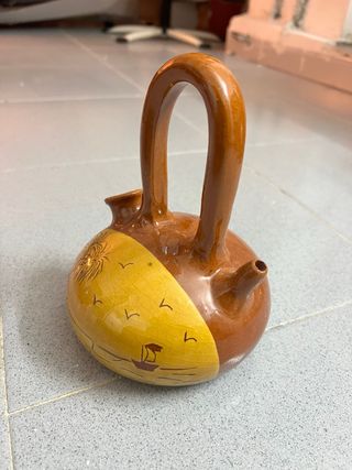 Botijo de cerámica con paisaje marino