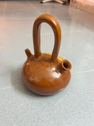 Botijo de cerámica con paisaje marino