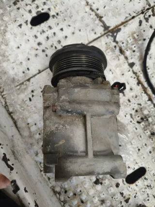 Compresor A/C Ford Fiesta VI 1.25 gasolina