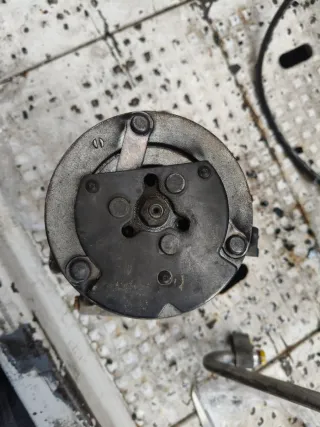 Compresor A/C Ford Fiesta VI 1.25 gasolina