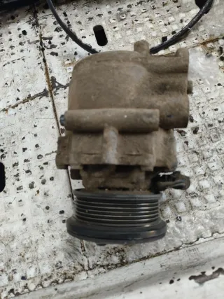 Compresor A/C Ford Fiesta VI 1.25 gasolina