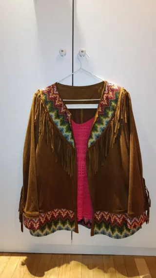 Chaqueta boho chic imitación cuero flecos