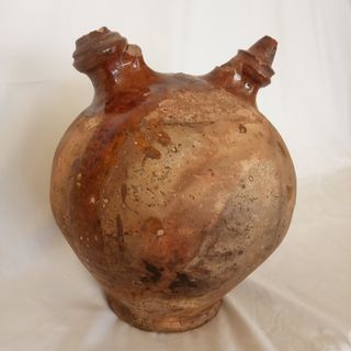 Antiguo Botijo con el asa rota procedente -Galicia