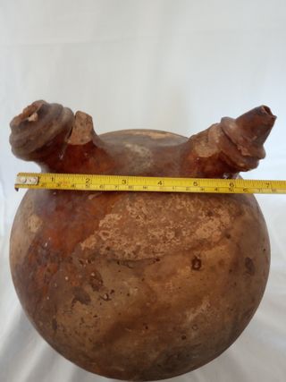 Antiguo Botijo con el asa rota procedente -Galicia
