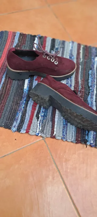 zapatos granates de chica