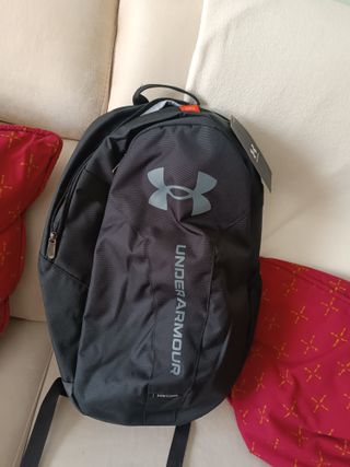 Mochila Under Armour Hustle Negra