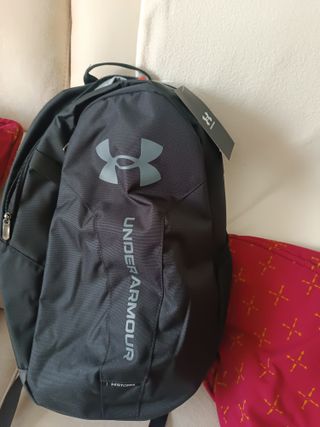 Mochila Under Armour Hustle Negra