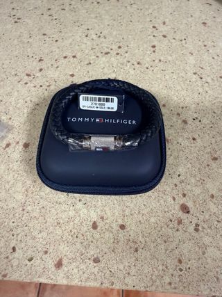 Pulsera Tommy Hilfiger Negra y Plateada