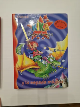Kika Superbruja y la espada mágica (Spanish Edi...